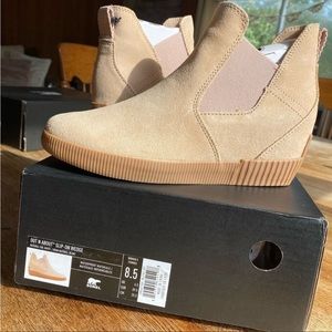 Sorel Out N About Slip on Wedge 8.5 Tan NWT in box